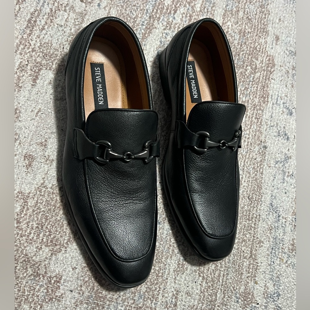 Steve Madden Black Leather Slip-On Loafers size 9